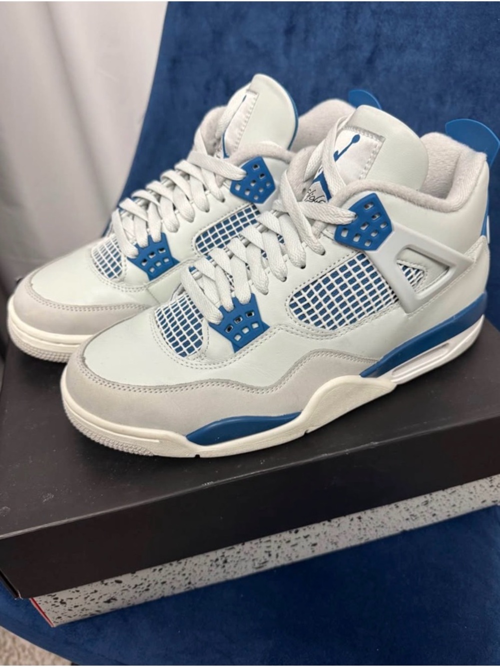 Air Jordan 4 “Military Blue” – Men’s Size 8.5 (Very Clean)
